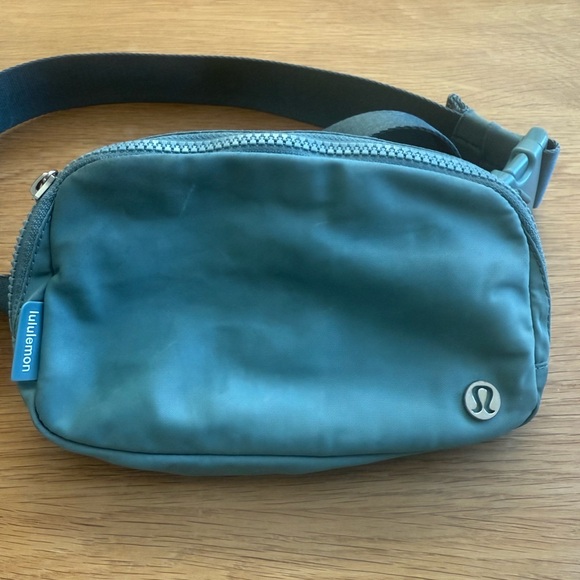 lululemon athletica Handbags - Lululemon Tidewater Teal Crossbody Belt Bag